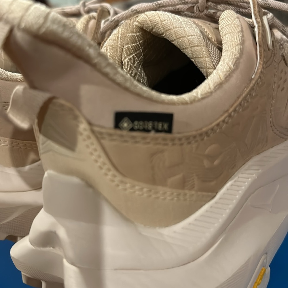 HOKA unisex KAHA 2 LOW GTX Gore-Tex Shifting Sand Eggnog Shoe - Picture 6 of 16